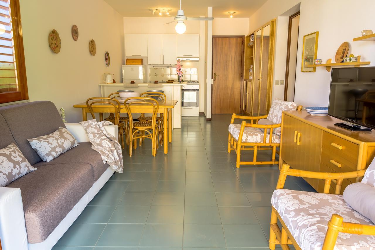 Blue Wood Apartment เลโตยานนี ภายนอก รูปภาพ